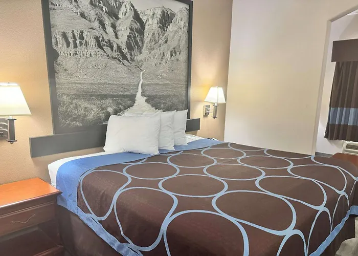 Super 8 By Wyndham Huntsville