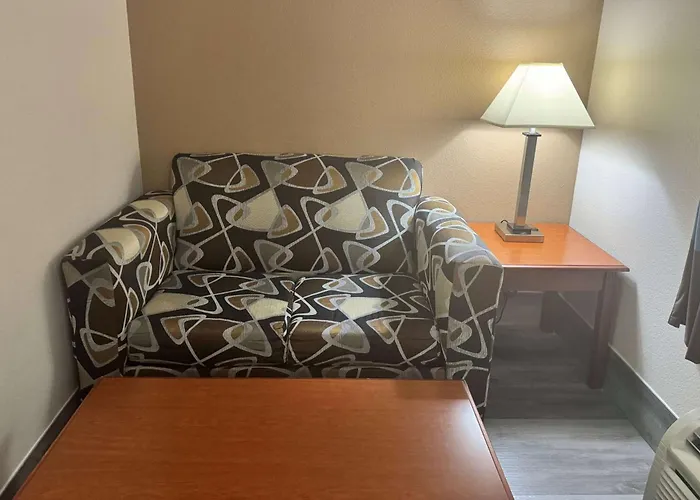 Super 8 By Wyndham Huntsville