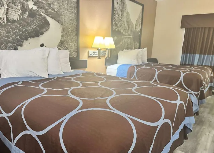 Super 8 By Wyndham Huntsville