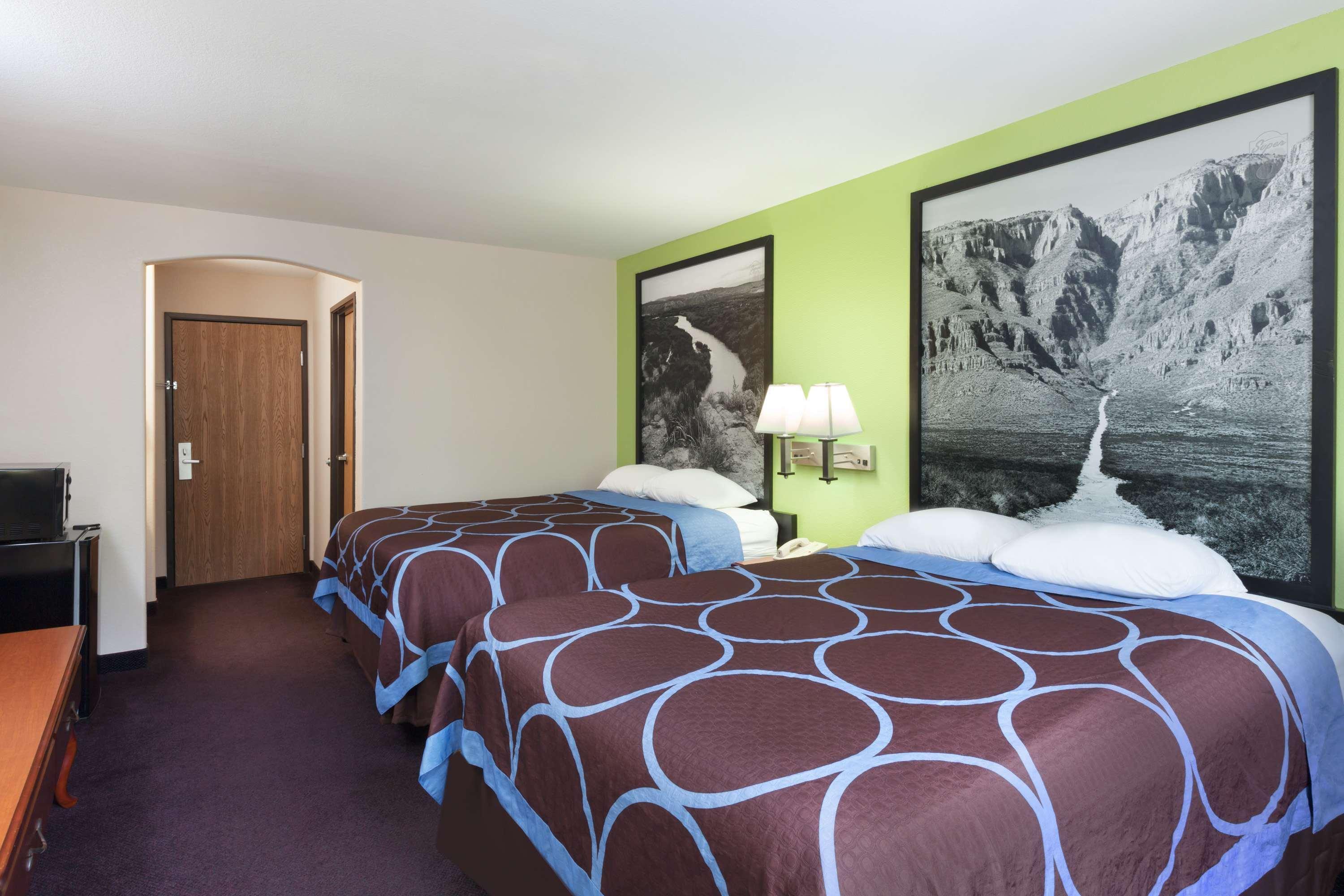 Super 8 By Wyndham Hotel 2*