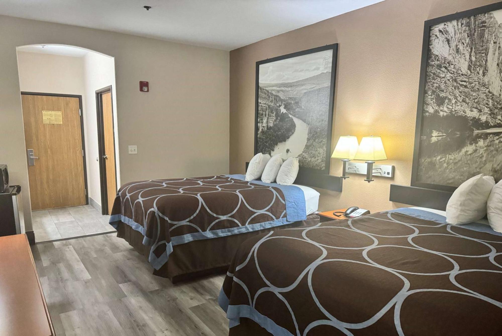 Hotel Super 8 By Wyndham 2*