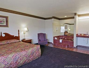 Super 8 By Wyndham Hotel